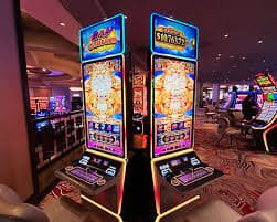 Antarmuka permainan 888 togel menampilkan berbagai kategori game dan studio live dealer